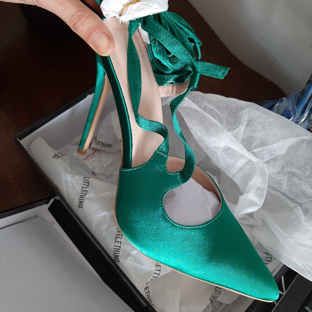 Pretty little thing Green tie heels